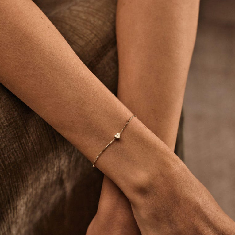 Bracelet personnalisé avec initiale en forme de cœur